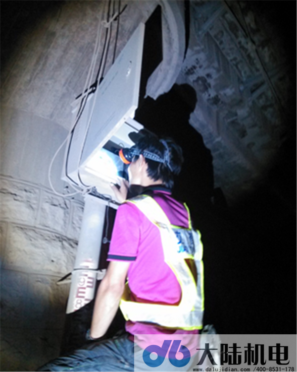 ��½����